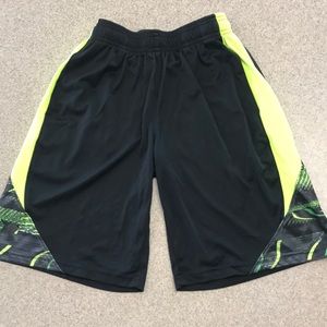 Boys Under Armour Shorts Youth Medium